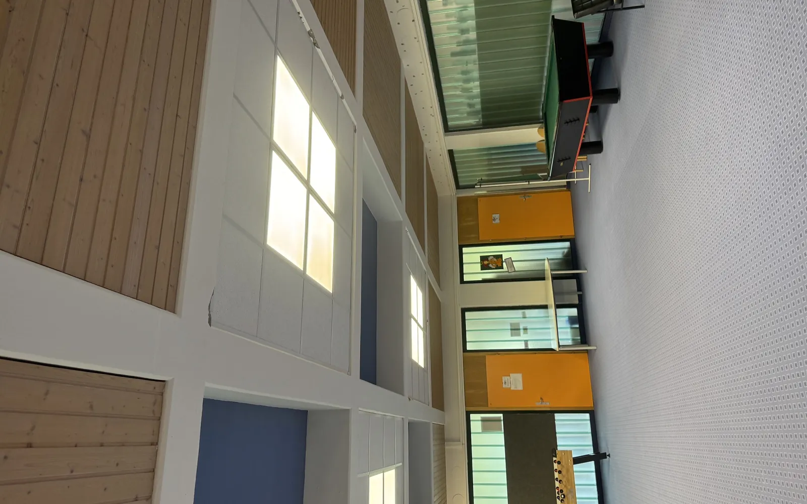 Atrium der MS Passail mit Blick in die Klassen