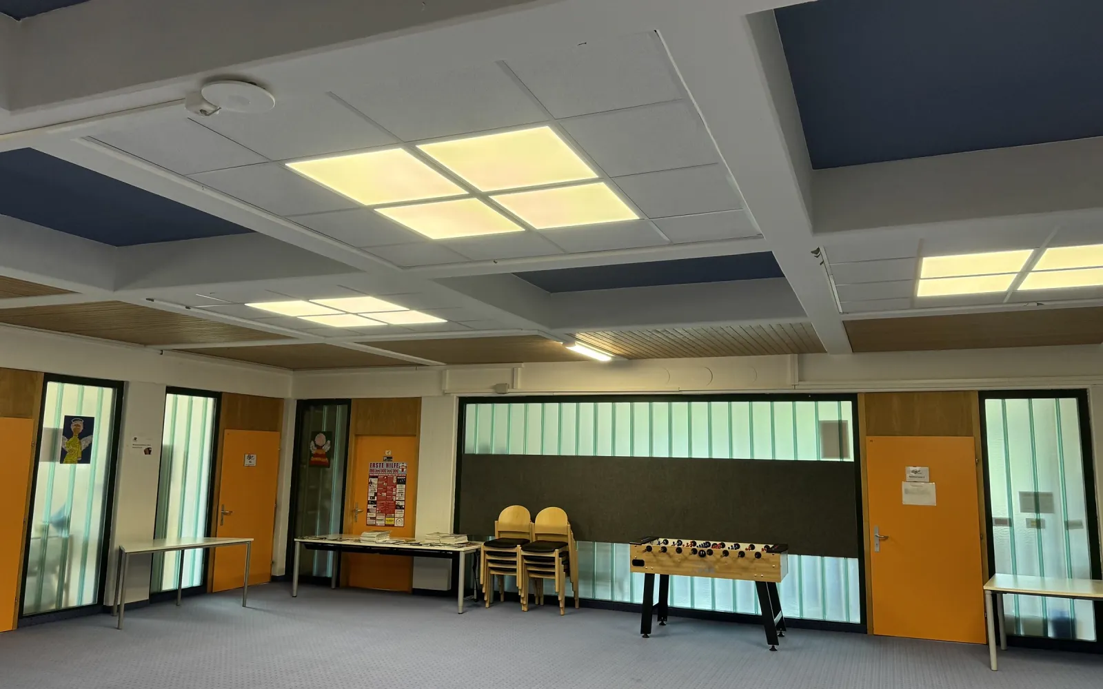 Klassenzimmer der MS Passail mit neuen LED-Deckenleuchten