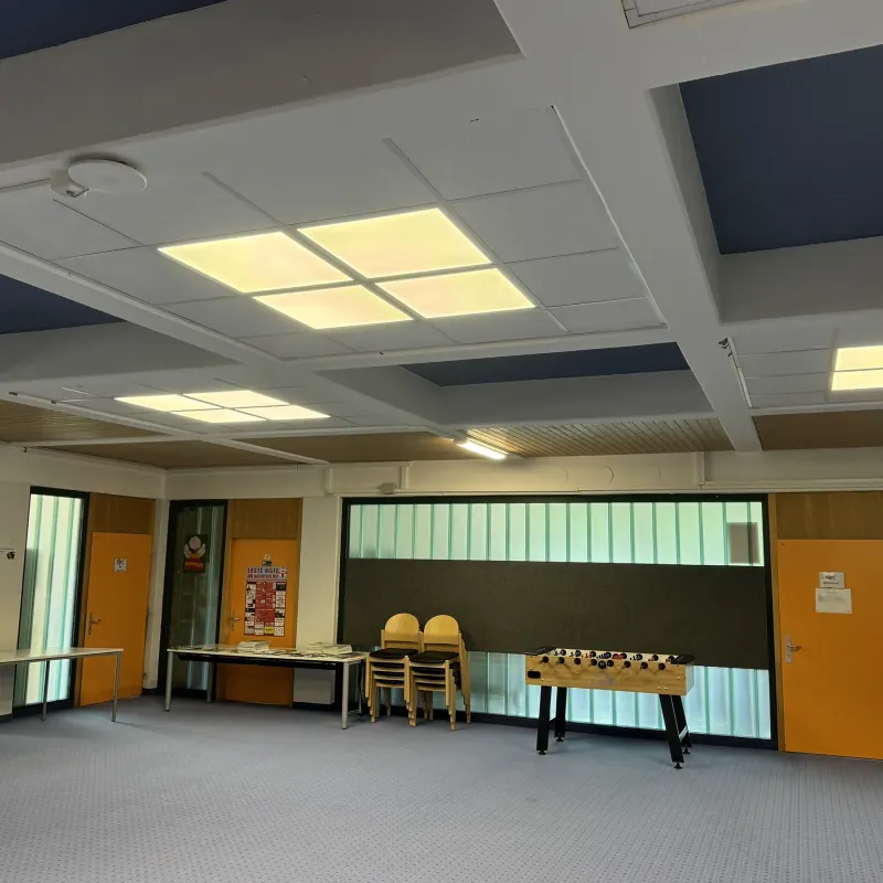 Klassenzimmer der MS Passail mit neuen LED-Deckenleuchten