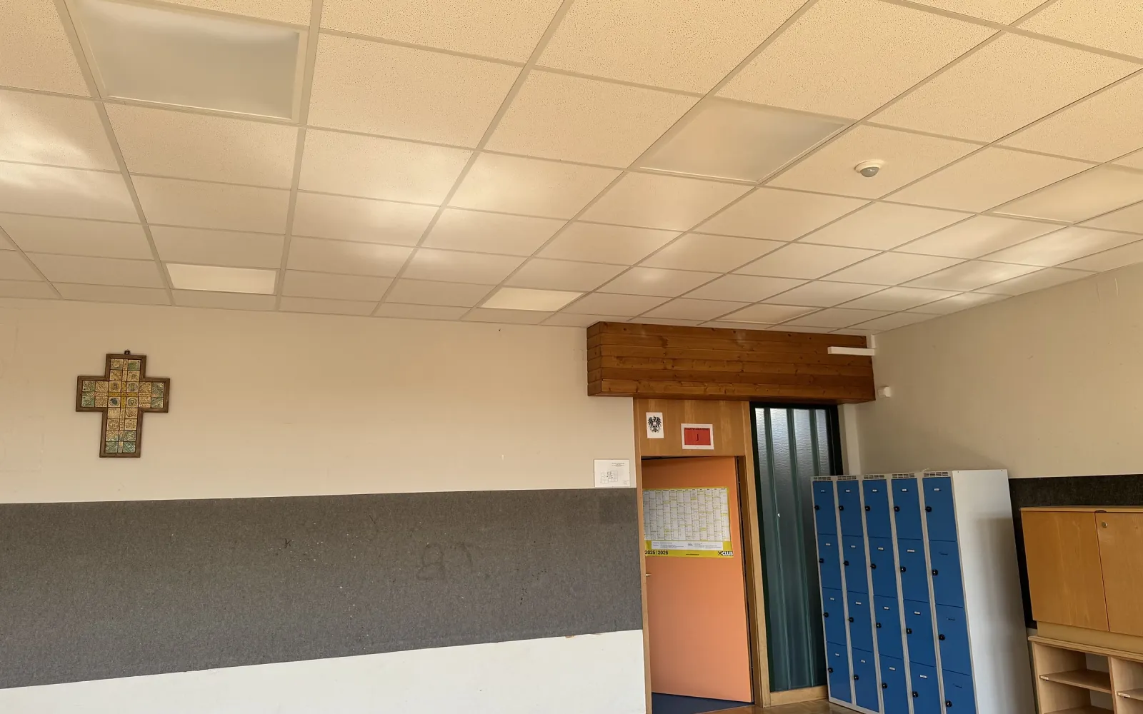 Klassenzimmer der MS Passail mit LED-Rasterdecke